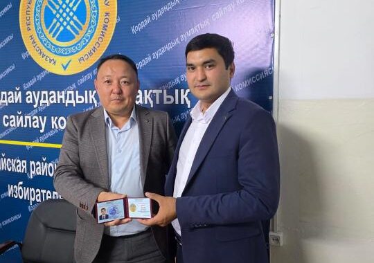 2025 жылғы 18 мамырда сайланған Қордай ауданы Сұлутөр ауылдық округі әкіміне тиісті куәлік тапсырылды