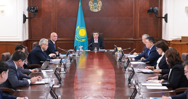 ОЛЖАС БЕКТЕНОВ КӨЛЕҢКЕЛІ ЭКОНОМИКАНЫ АЗАЙТУ ҮШІН ЖАСАНДЫ ИНТЕЛЛЕКТ ЕНГІЗУДІ ТАПСЫРДЫ