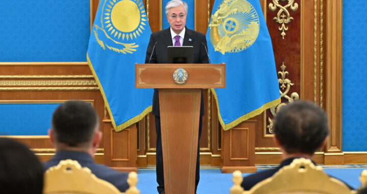 ҚАСЫМ-ЖОМАРТ ТОҚАЕВ ҰСТАЗДАР КҮНІ ҚАРСАҢЫНДА ҚҰТТЫҚТАУ ЖОЛДАДЫ