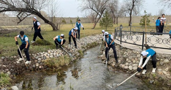 ЖАС ҚАЗАҚСТАНДЫҚТАР «МӨЛДІР БҰЛАҚ» АКЦИЯСЫНА ҚАТЫСУДА