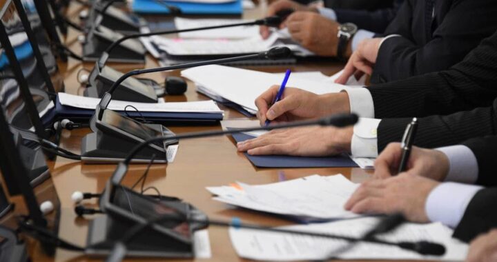 ЗАЩИТА ПРАВ ГОСУДАРСТВЕННЫХ СЛУЖАЩИХ ПОД ПОСТОЯННЫМ КОНТРОЛЕМ