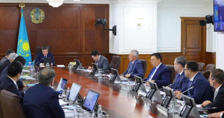 ОЛЖАС БЕКТЕНОВ ЭКОНОМИКАЛЫҚ САЯСАТ ЖӨНІНДЕГІ КЕҢЕС ОТЫРЫСЫН ӨТКІЗДІ